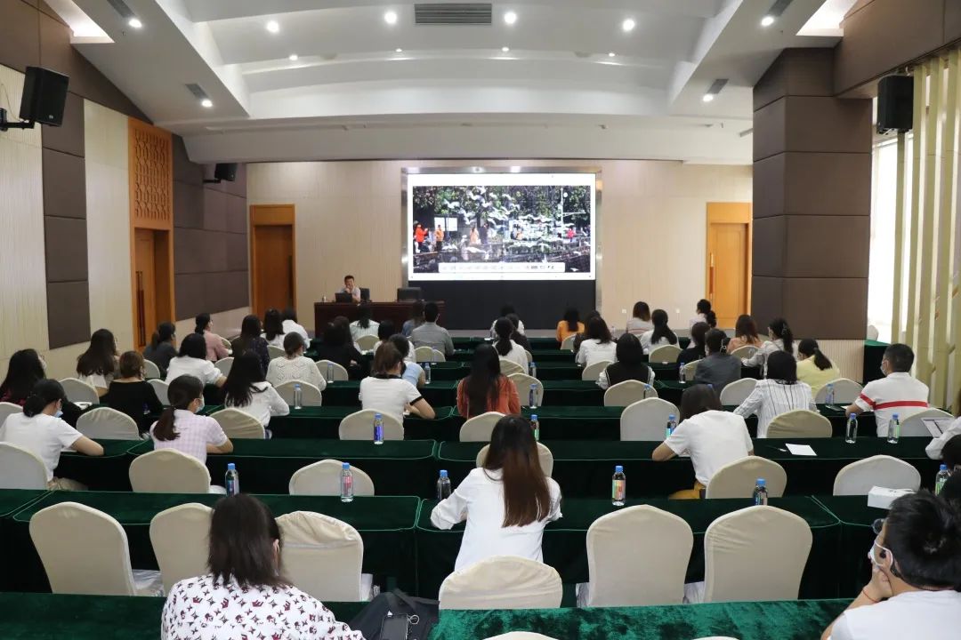 拍好圖片、講好故事、樹好形象——集團(tuán)公司工會開展“職工素質(zhì)提升課堂”之《攝影入門及提高》培訓(xùn)