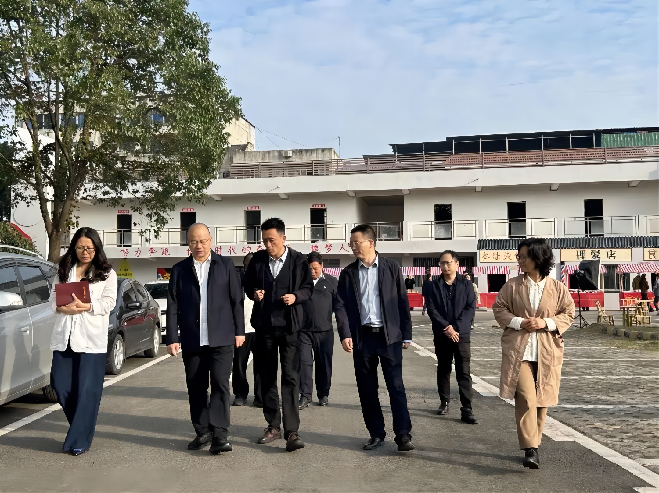 德陽經(jīng)開區(qū)黨工委副書記、管委會主任廖立新帶隊調(diào)研德陽電商產(chǎn)業(yè)園